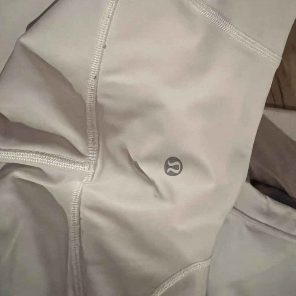 White lululemon leggings